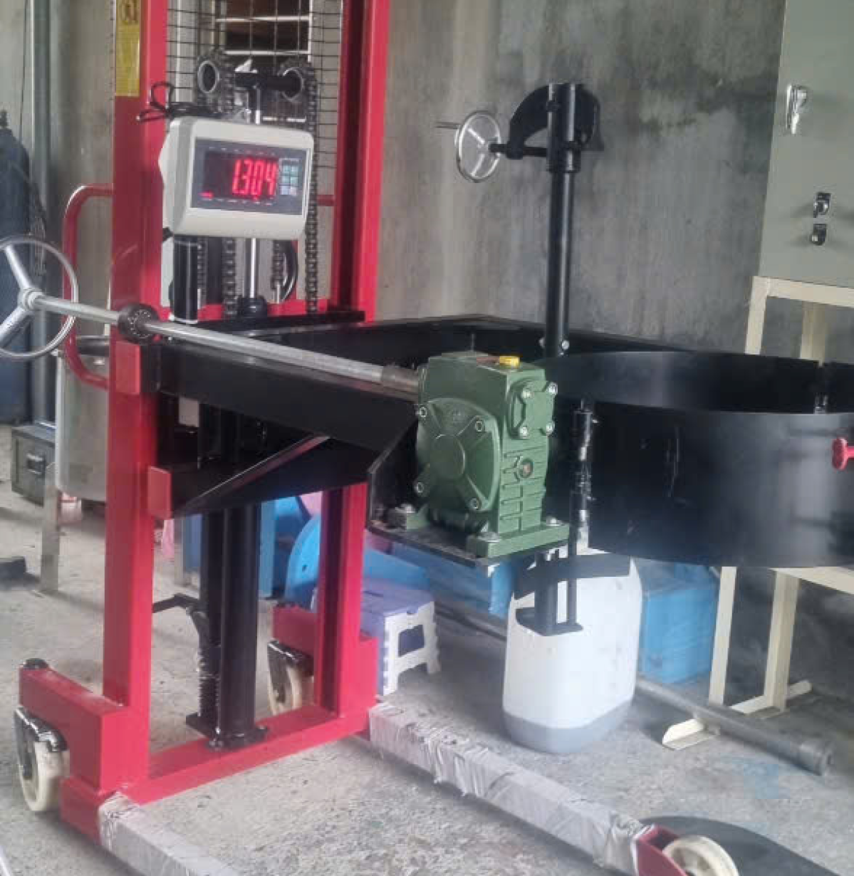 XE NÂNG QUAY ĐỔ PHI CÓ GẮN CÂN
